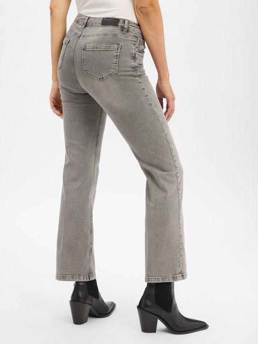 Dżinsy damskie o prostym kroju