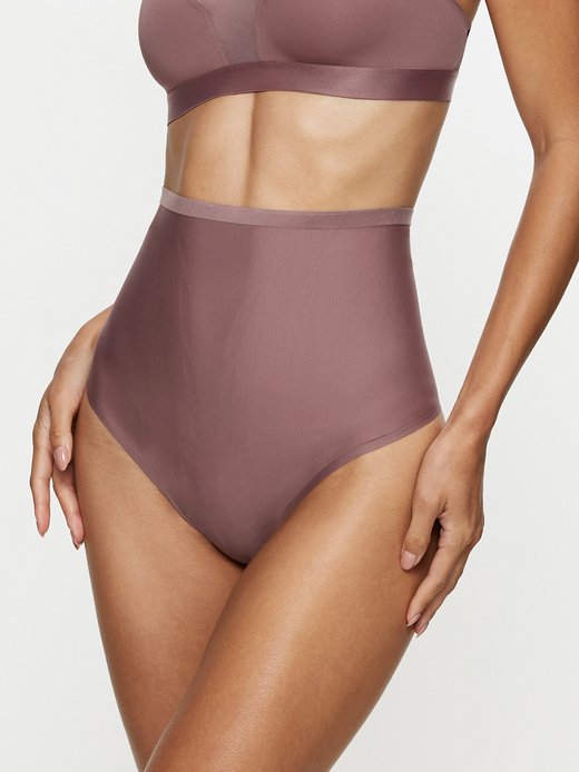 Damen String  -  Red Label Triumph Shape Smart