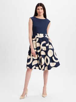 Damska sukienka o linii A