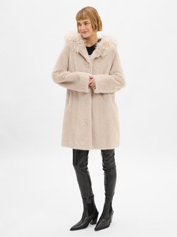 Damski płaszcz ze sztucznego futra