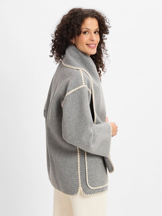 Damski wełniany płaszcz z zawartością wełny
