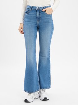 Rozkloszowane jeansy damskie - NMKareen