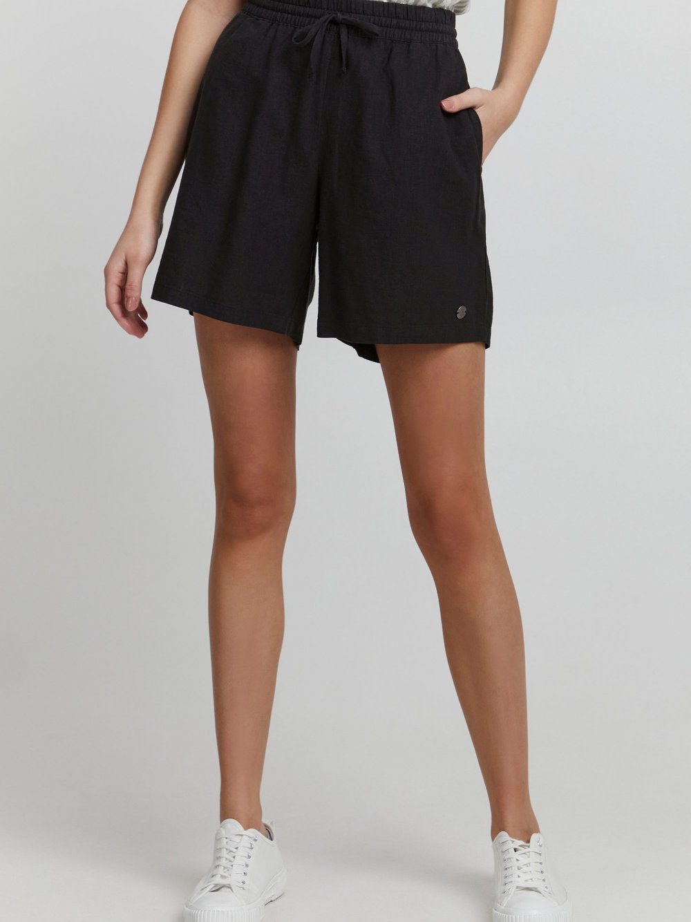 Thumbnail - OXMO Shorts Damen Viskose schwarz, 44