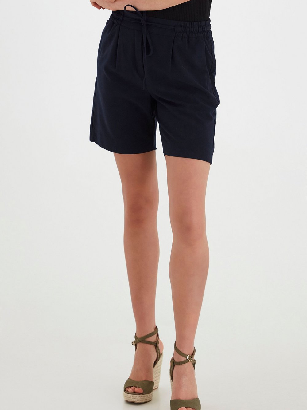 B.Young Shorts Damen blau, 36