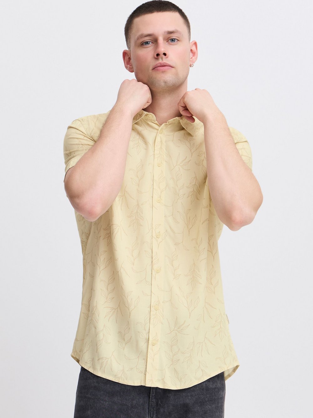 Thumbnail - BLEND Kurzarmhemd Herren Viskose beige gemustert, L