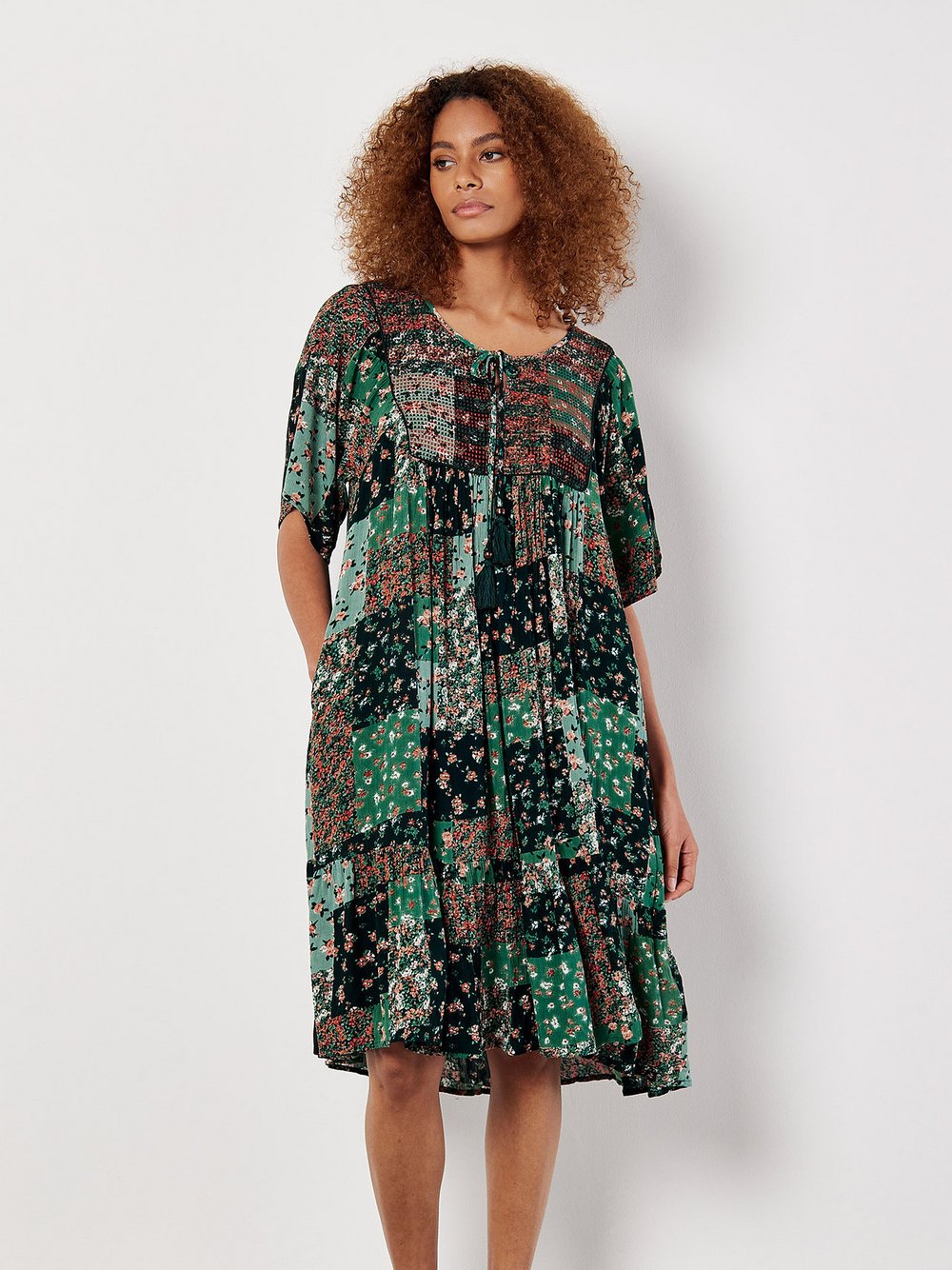 Thumbnail - Apricot Minikleid Damen Viskose grün gemustert, 34