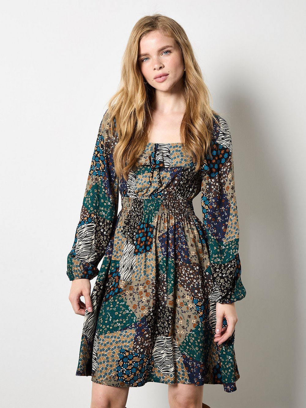 Thumbnail - Apricot Minikleid Damen Viskose grün gemustert, 42