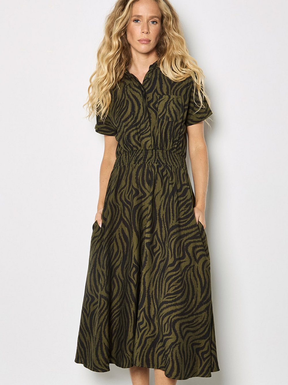 Thumbnail - Apricot Midikleid Damen Viskose grün gemustert, 44