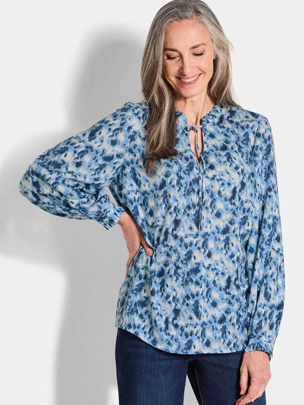 Thumbnail - Goldner Blusenshirt Damen Viskose blau gemustert, 44