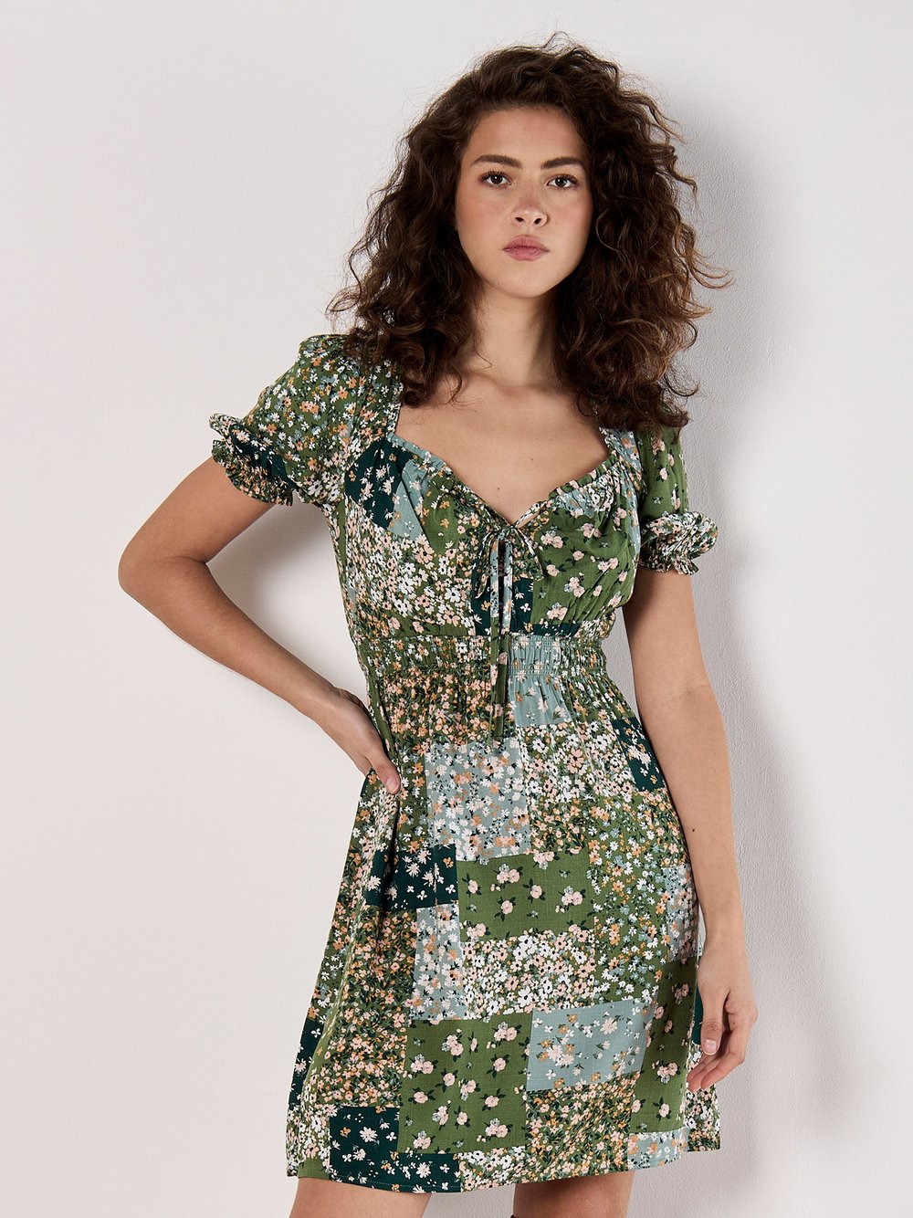 Thumbnail - Apricot Minikleid Damen Viskose grün gemustert, 42