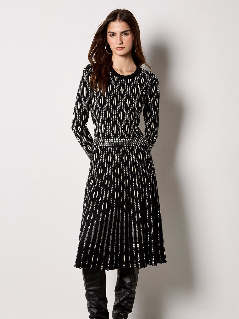 Thumbnail - Apricot Midikleid Damen Viskose schwarz gemustert, 34