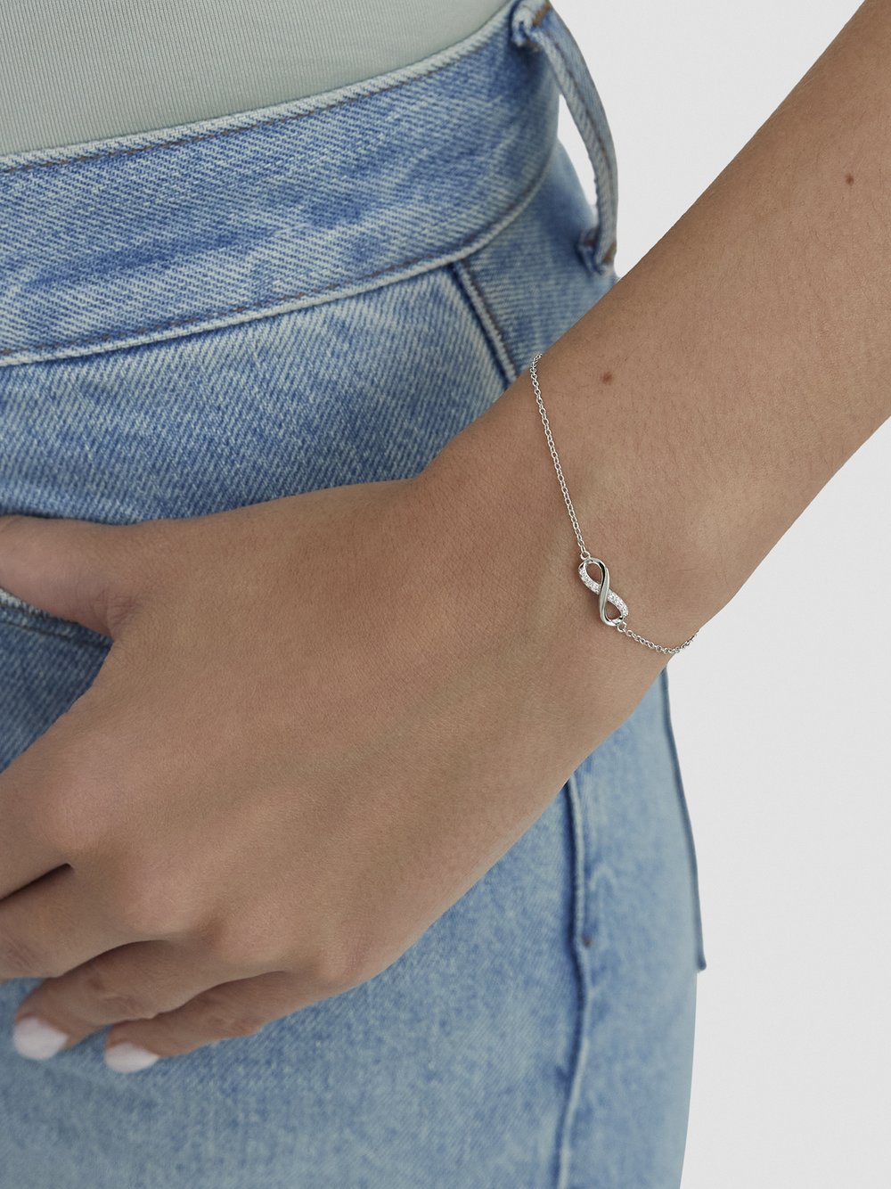Thumbnail - Armband aus 925er Silber mit Infinity-Symbol