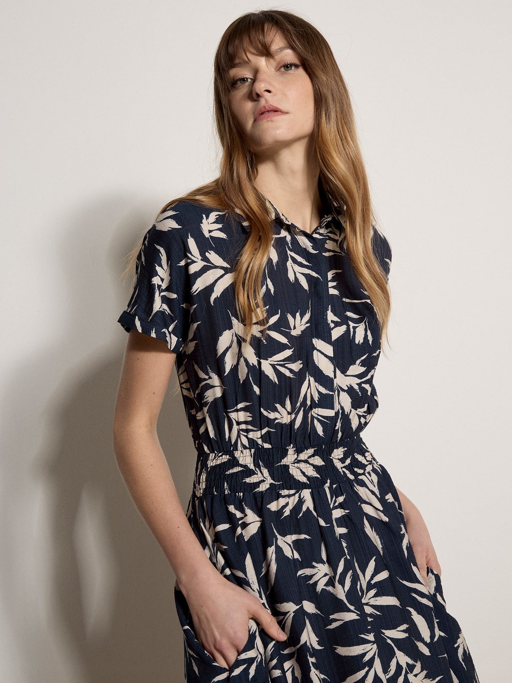 Thumbnail - Apricot Midikleid Damen Viskose blau gemustert, 38