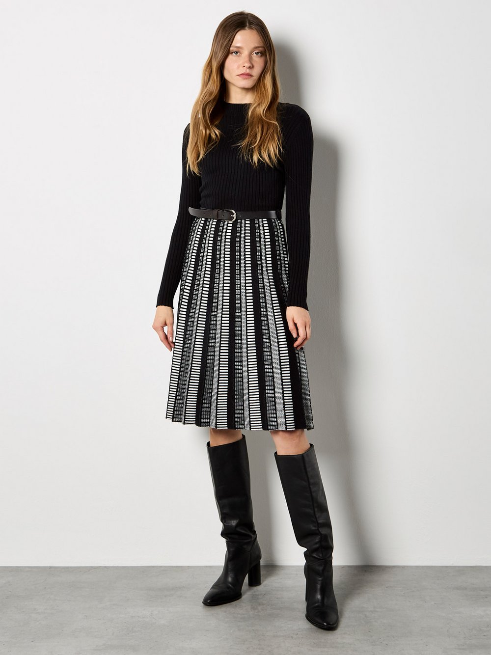 VAN GRAAF Apricot Damen Schwarz Midikleid Viskose Größe 42