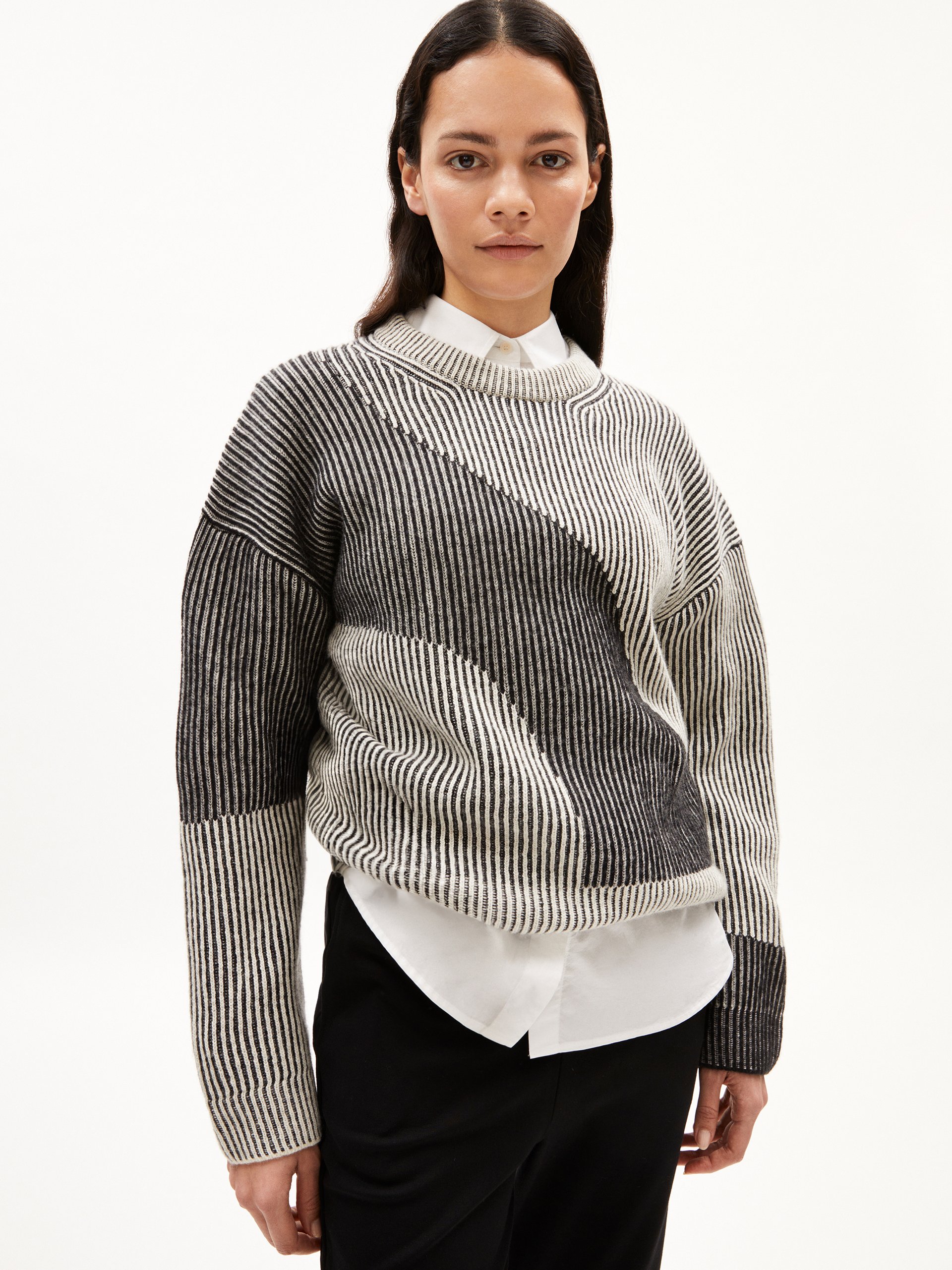 ARMEDANGELS sweter z dzianiny z zawartością wełny - MayrAA Vanise Kobiety Wełna czarny