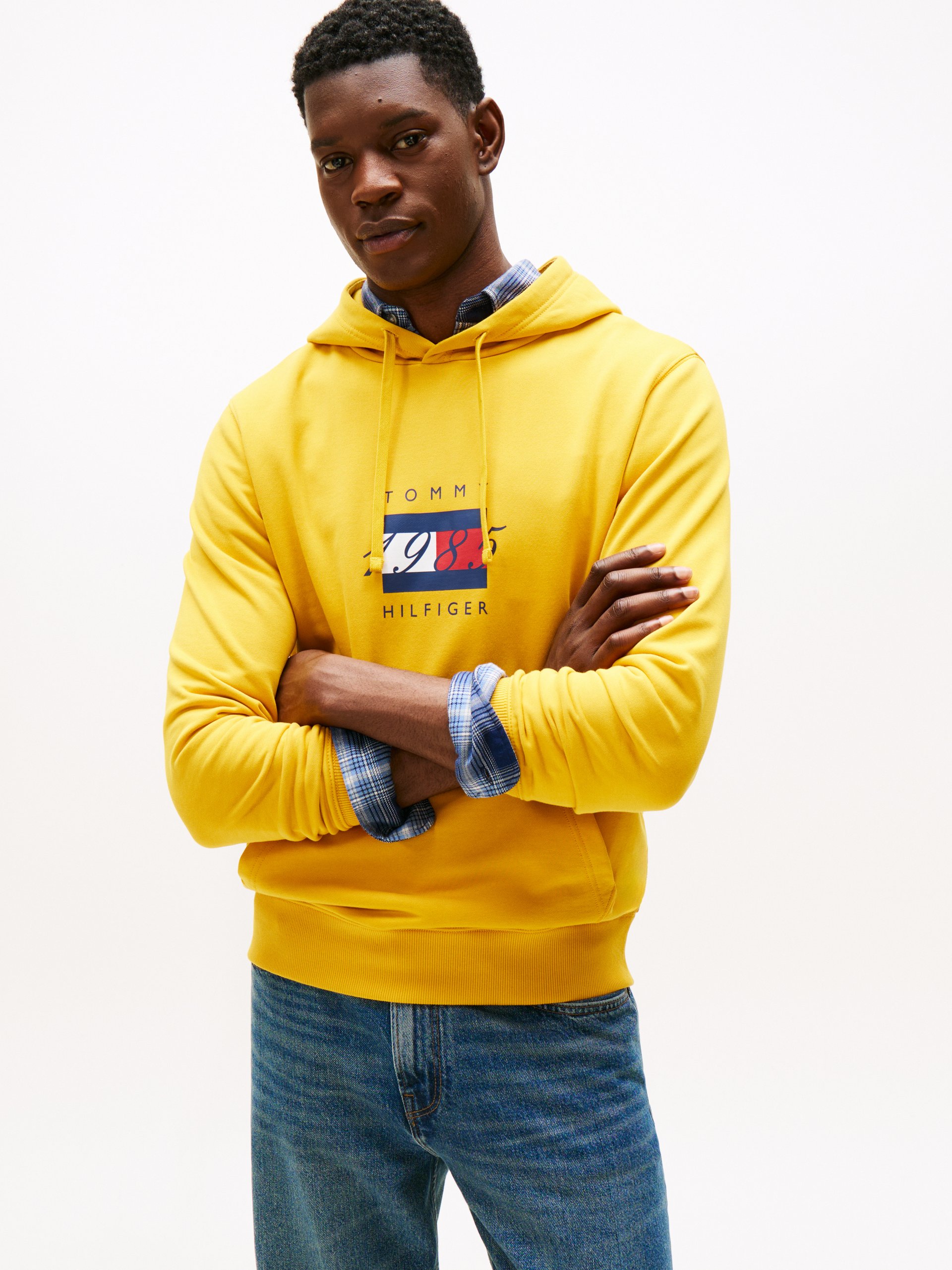 Tommy Hilfiger sweter z kapturem Mężczyźni Materiał dresowy żółty
