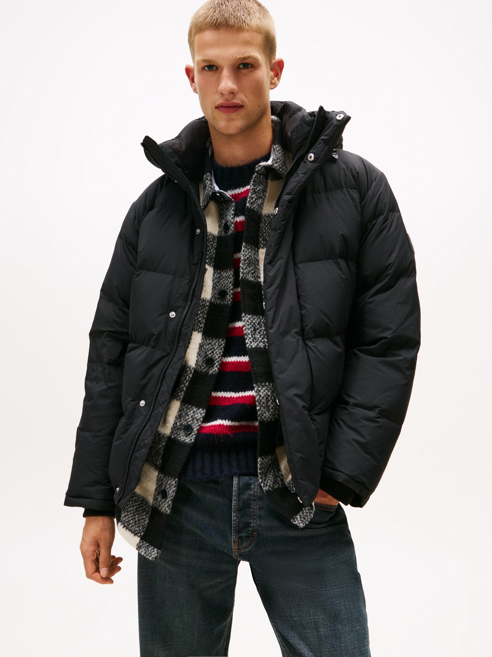 Tommy Jeans kurtka puchowa Mężczyźni Sztuczne włókno czarny