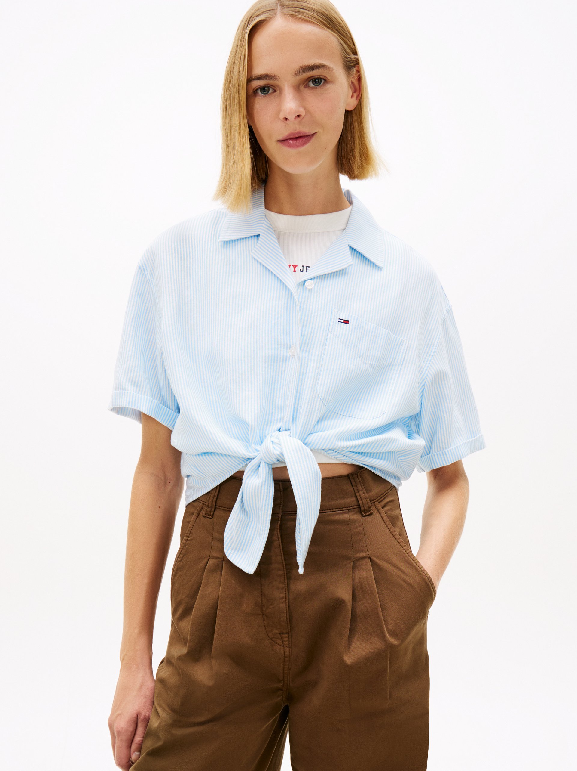 Tommy Jeans bluzka kopertowa z lnem Kobiety len niebieski