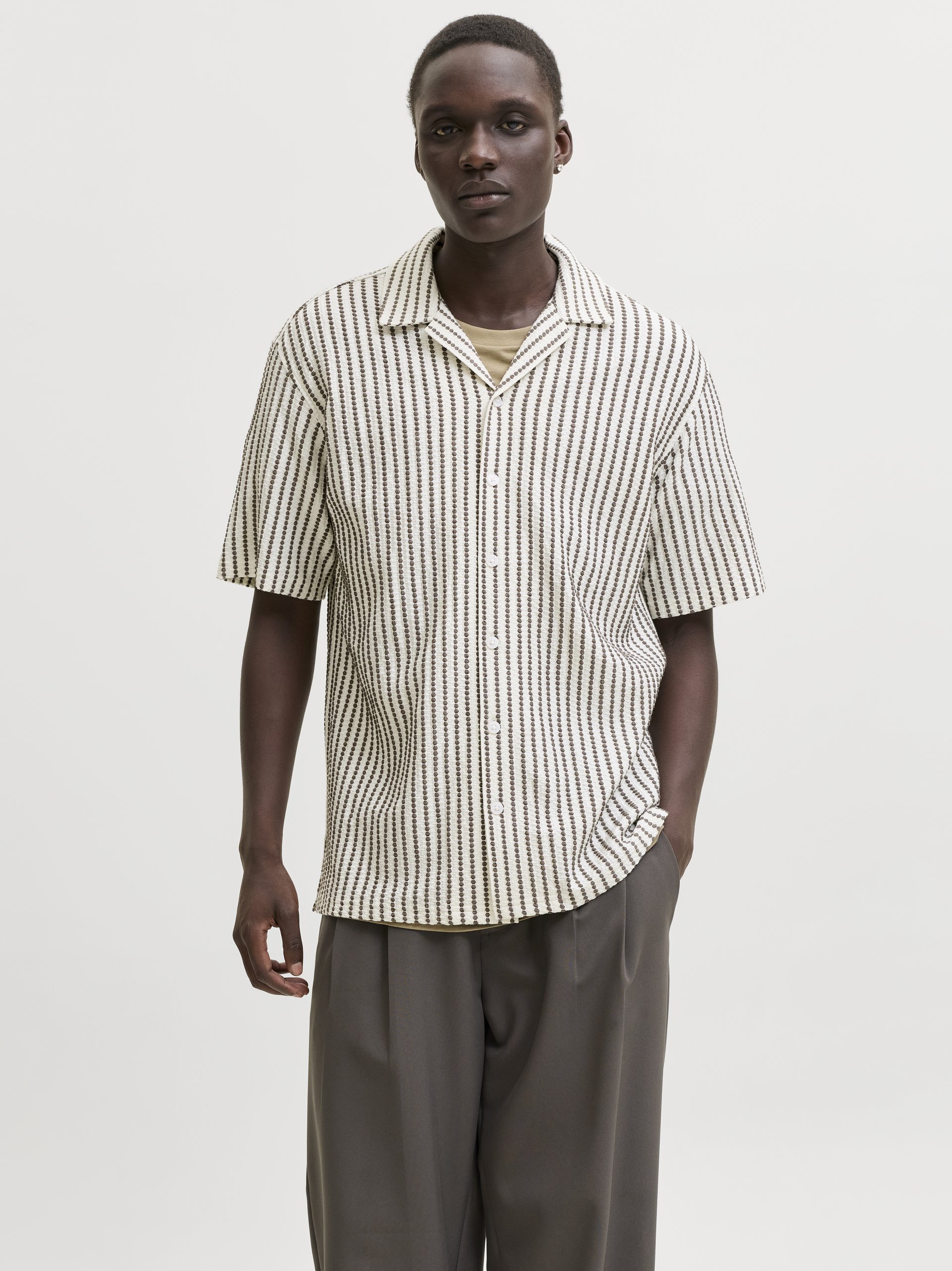 Jack & Jones koszula z krótkim rękawem Mężczyźni Comfort Fit Bawełna brązowy